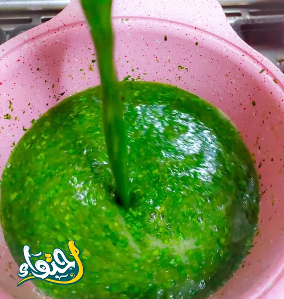 طريقة عمل الملوخية الخضراء المصرية باللون الأخضر الرائع qwz8edgf.jpg